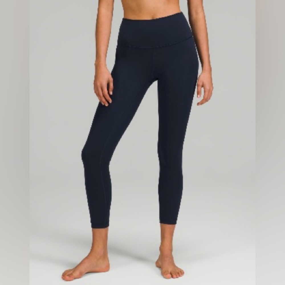 Lululemon True Navy Wunder Under High-Rise
Tight 25" *Luxtreme. Size 2